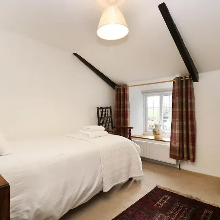 13 Castle Hill * Lostwithiel